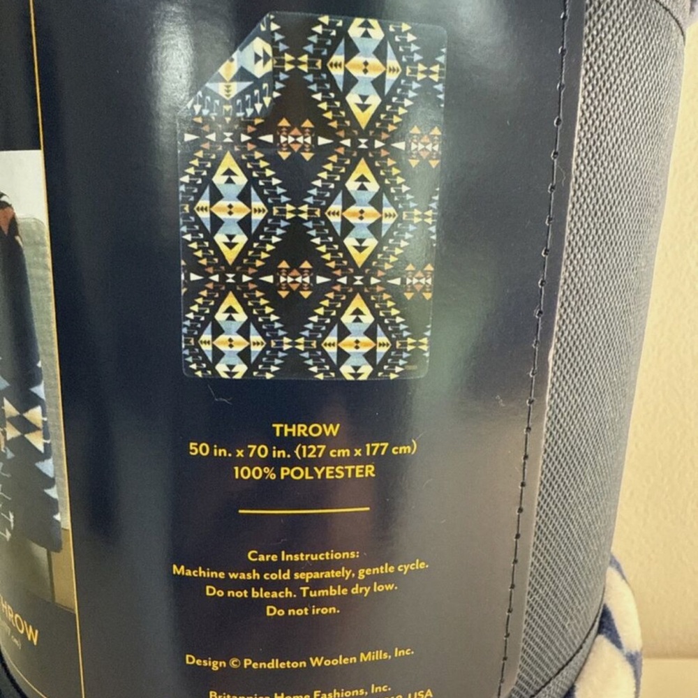 Pendleton Plush Throw Blanket 50X70 - Picture 6 of 6